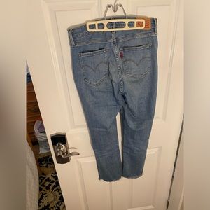 Light wash Levi jeans